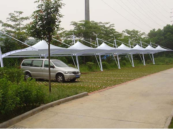 德州華魯恒泰停車(chē)棚